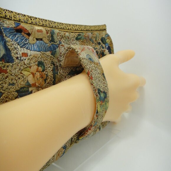 Embroidered Clutch Purse w Belt or Wrist Loop Strap Asian Figures - Picture 7 of 15